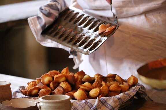 madeleine-3392384_1280.jpg